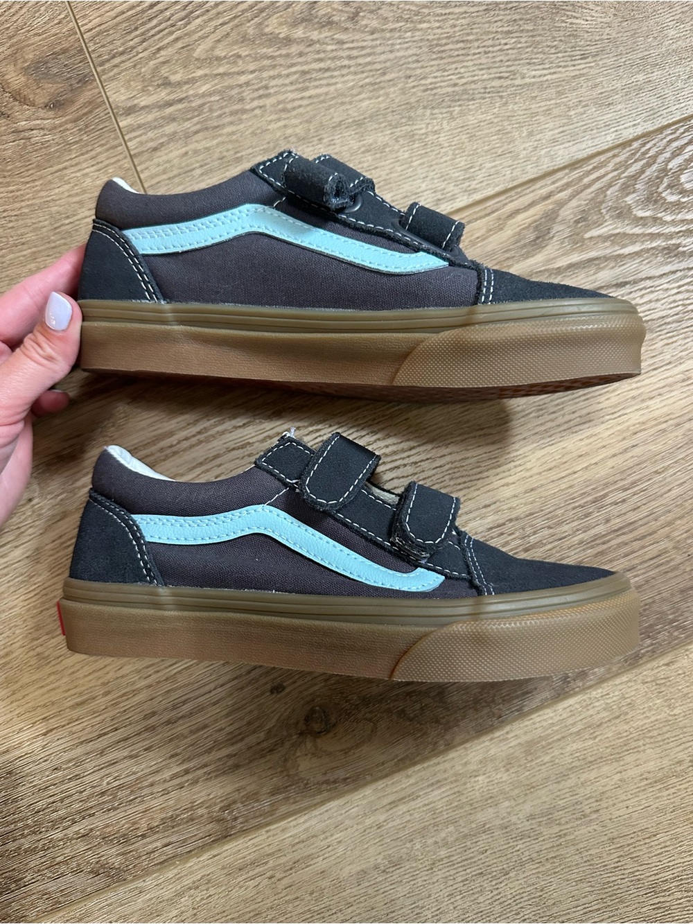 Vans Kids old skool Velcro Skate Shoes with Gum Sole, never worn